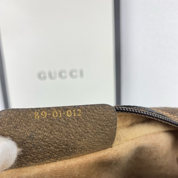 Gucci GG Supreme Canvas Toiletry Case - Picture 13 of 14